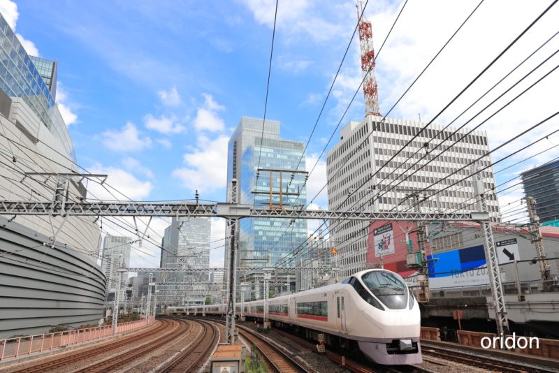 E657系ひたち 有楽町の空を仰ぐ Railrailrail 鉄道写真 Railrailrail