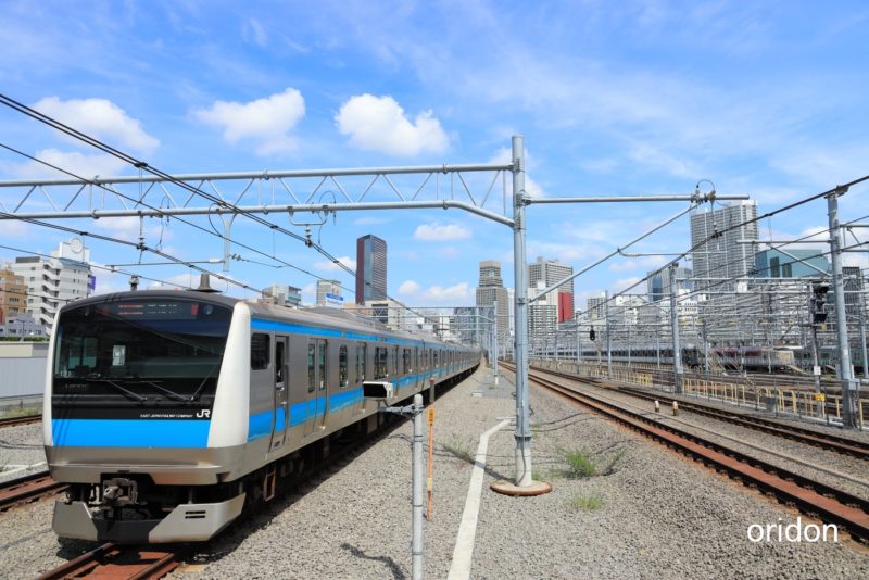 青い電車と青い空 Railrailrail 毎日鉄道写真とともに