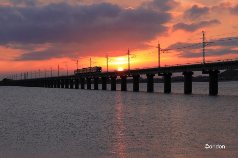 9系 紅に染まる北浦橋梁にて Railrailrail 鉄道写真 Railrailrail