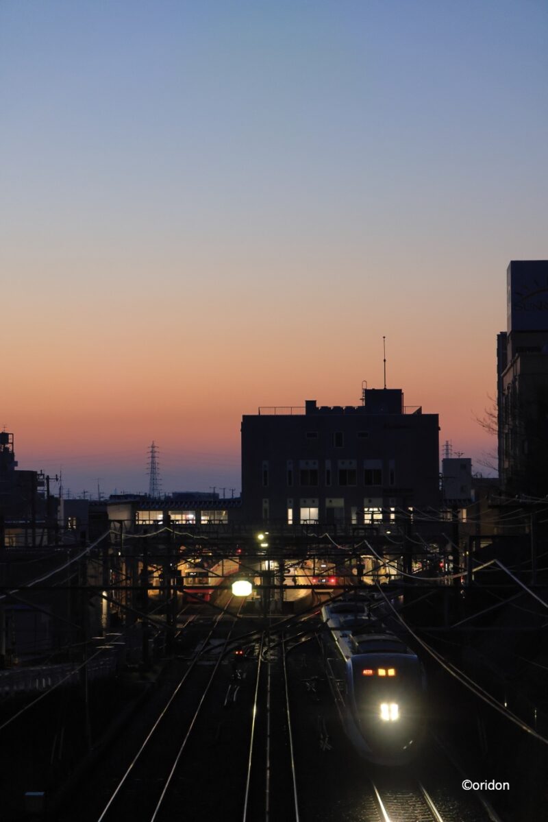 今日もいい天気 早暁の京成津田沼を出発するaeスカイライナー送り込み回送 Railrailrail 鉄道写真とよもやま話と